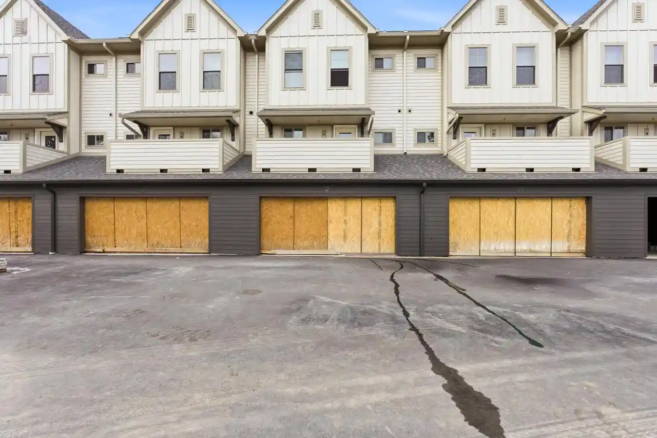 2123-e-howard-avenue-avenue-saint-francis-wi-53235/hzid_86df8570