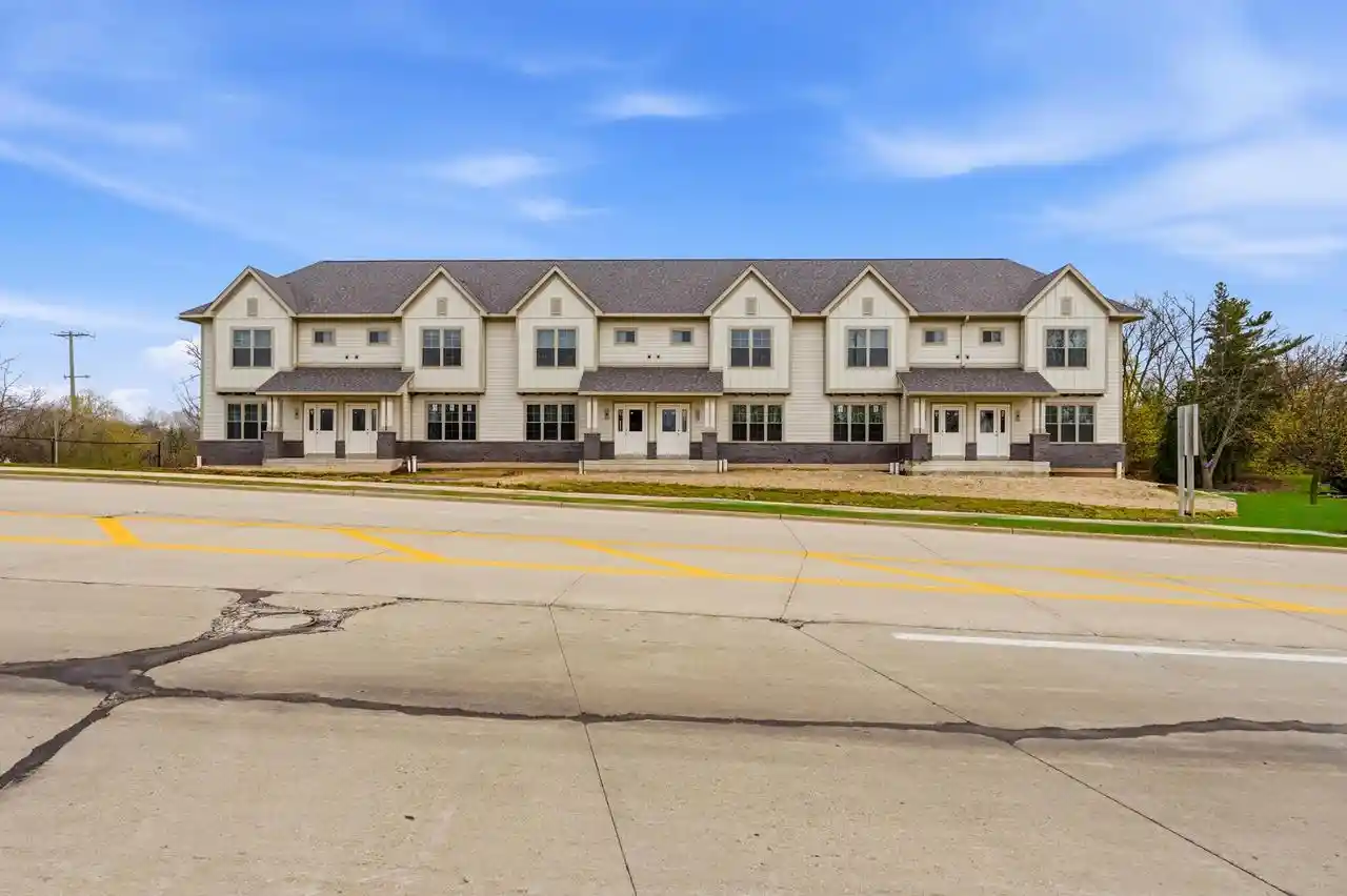 2131-e-howard-avenue-avenue-saint-francis-wi-53235/hzid_60279833