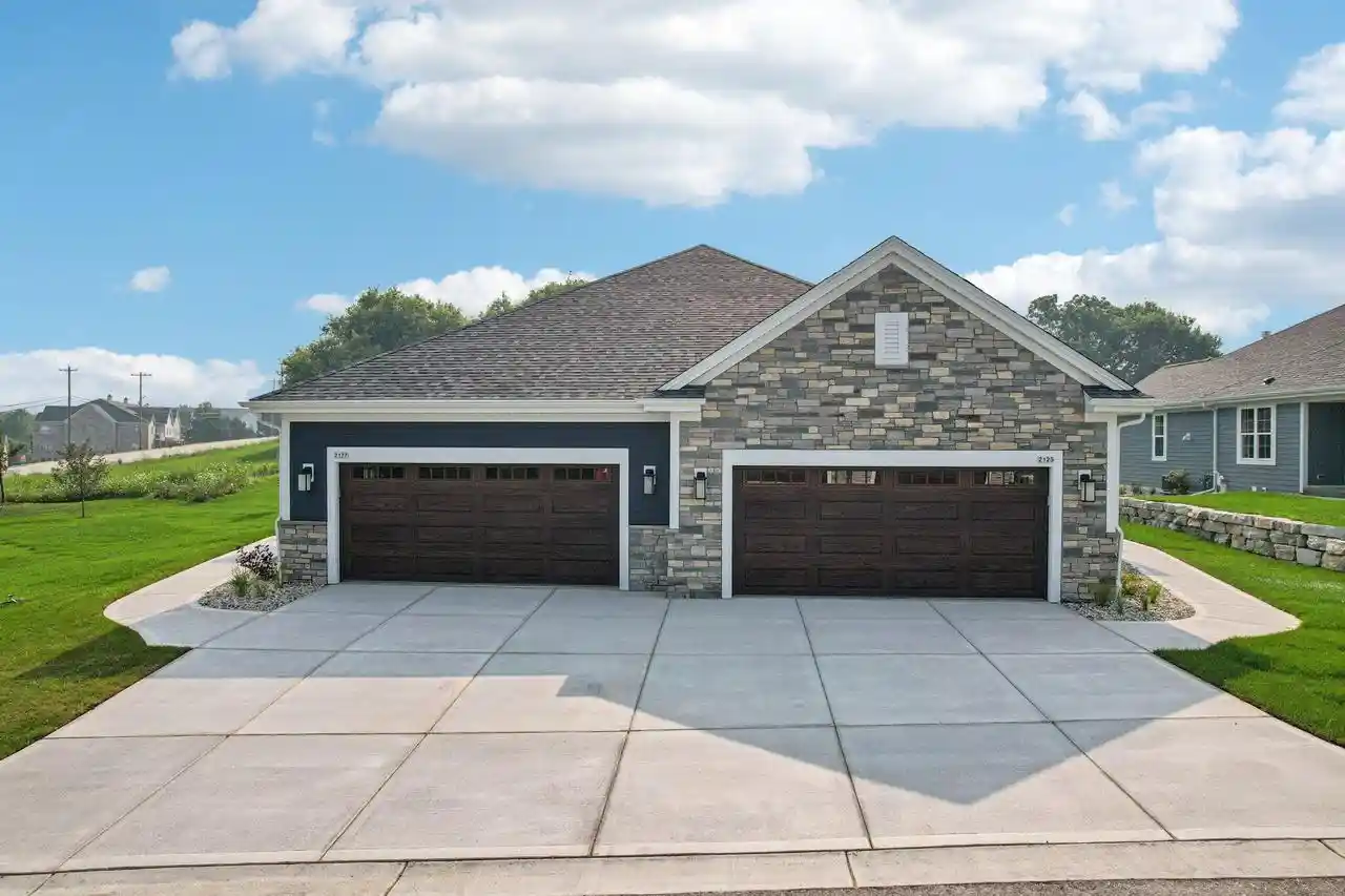 2127-bluestem-dr-dr-0101-waukesha-wi-53188/hzid_7f95e01e