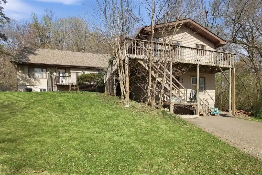303-305-moundsview-court-court-1-2-elk-mound-wi-54739/hzid_c976ecc6