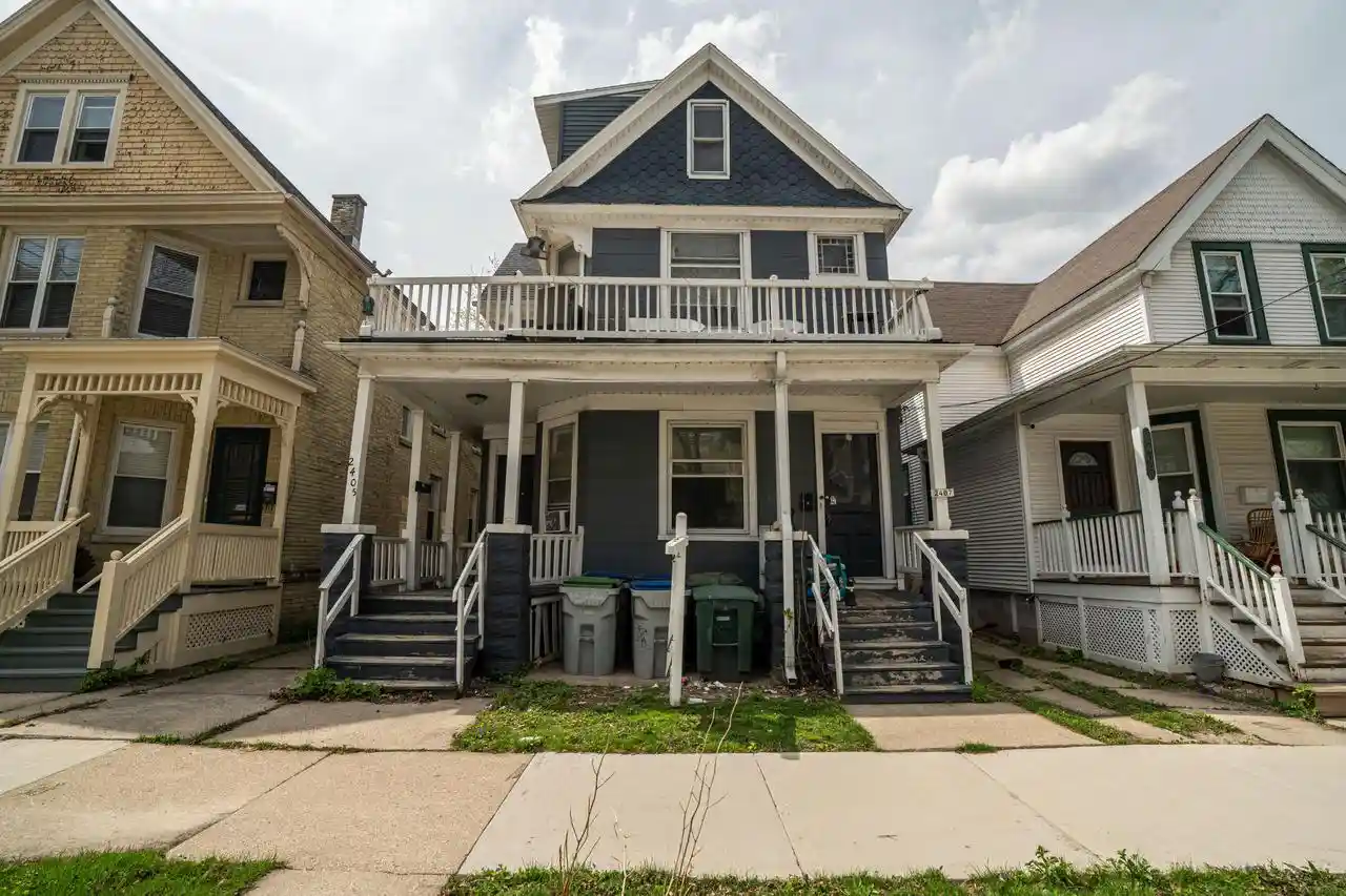 2405-2407-n-frederick-avenue-avenue-milwaukee-wi-53211/hzid_62897bfe