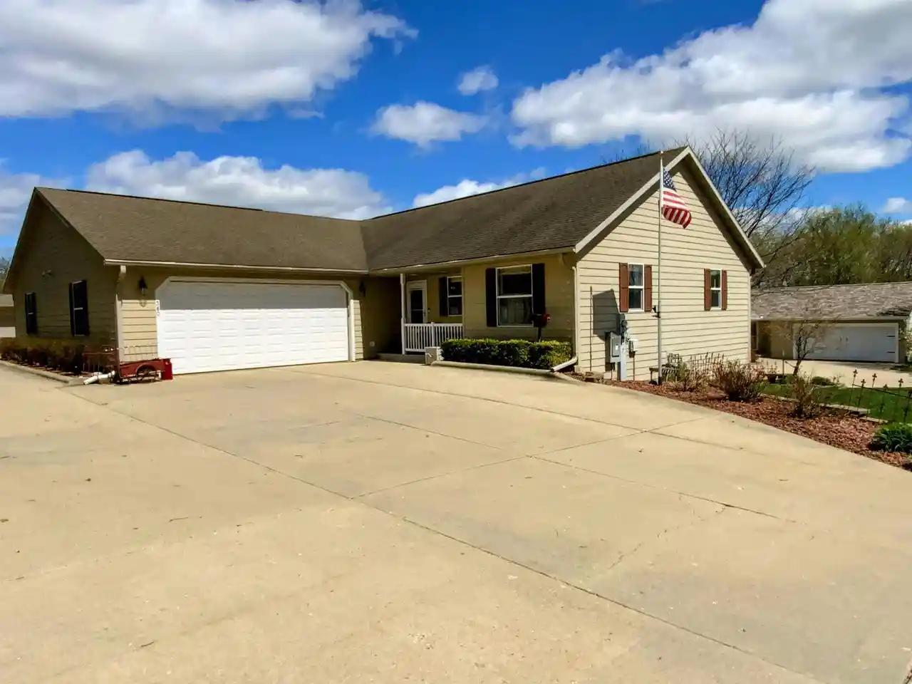 380-w-sunset-dr-dr-milton-wi-53563/hzid_5ccc5e7b
