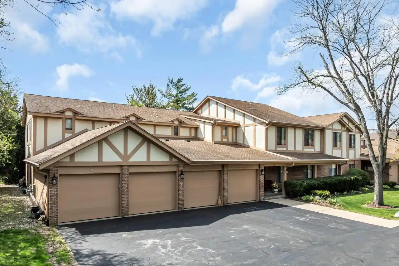 709-s-lake-shore-dr-dr-4h-helenville-wi-53137/hzid_53a7ae2d
