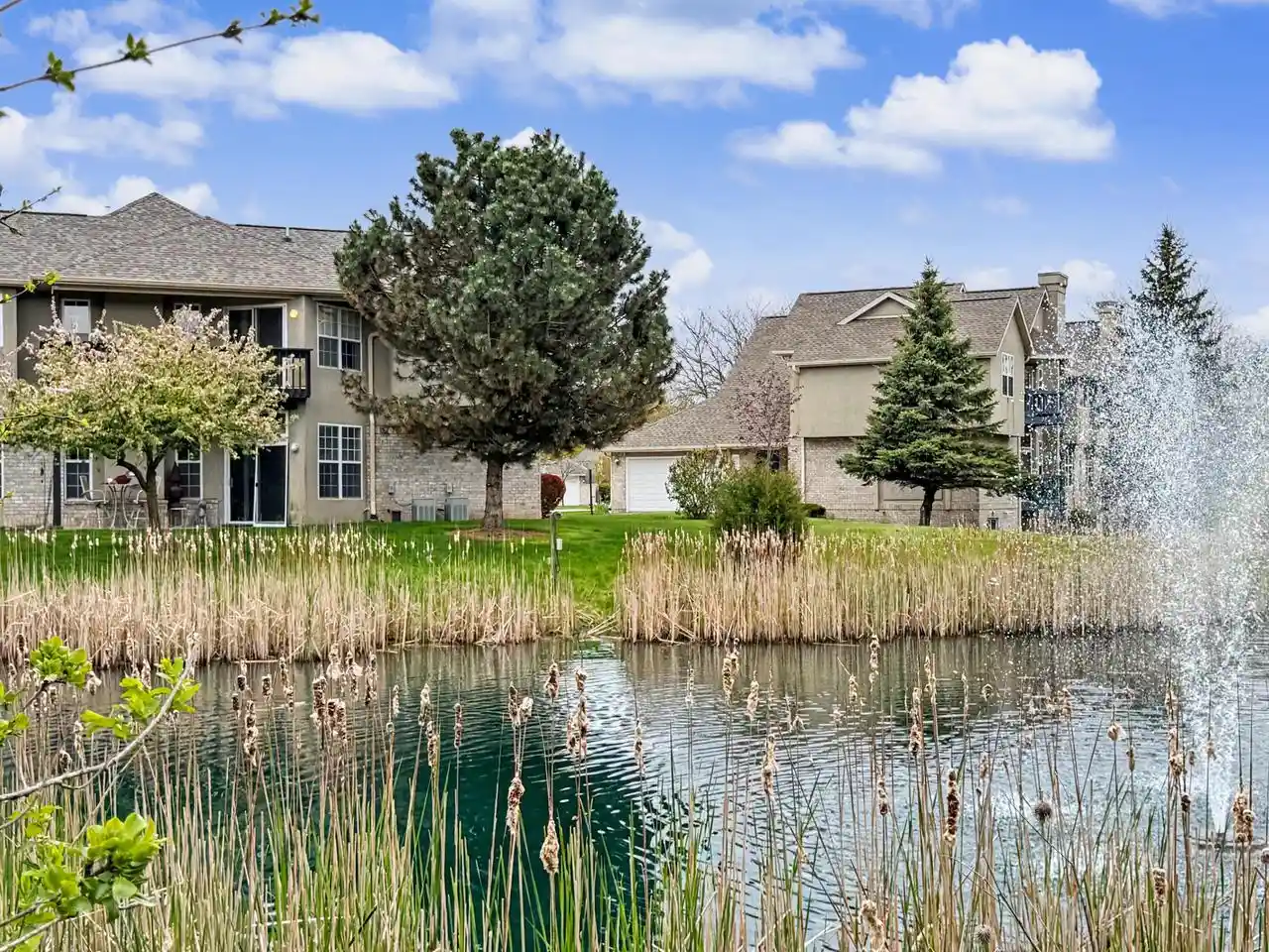 9128-w-elm-court-court-d-franklin-wi-53132/hzid_a44b9870