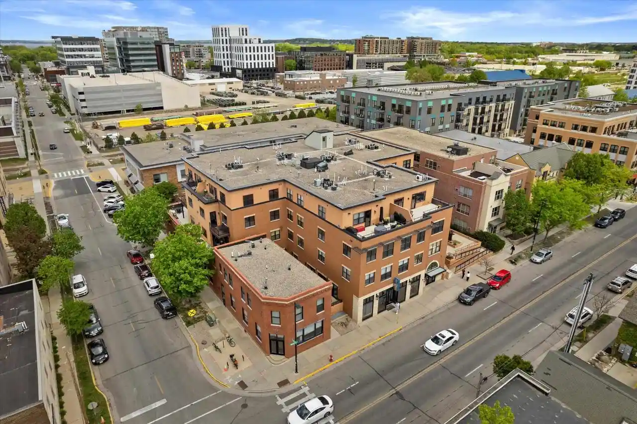 808-williamson-street-street-207-madison-wi-53703/hzid_61fbfe56