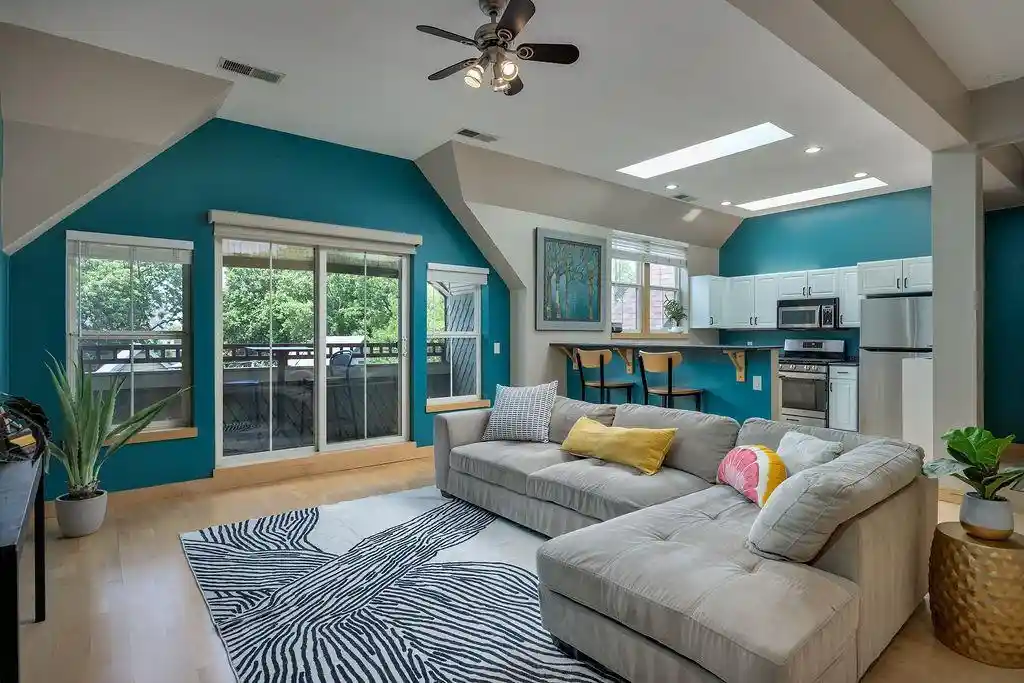 1037-williamson-street-street-302-madison-wi-53703/hzid_beefbb60