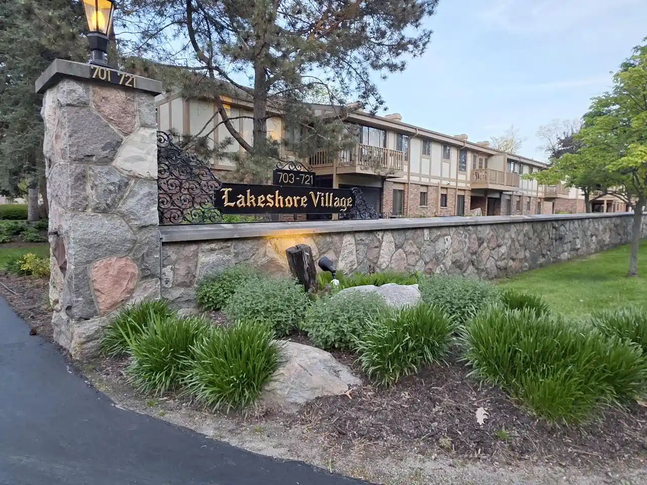709-s-lake-shore-dr-dr-4f-lake-geneva-wi-53147/hzid_33171cc6