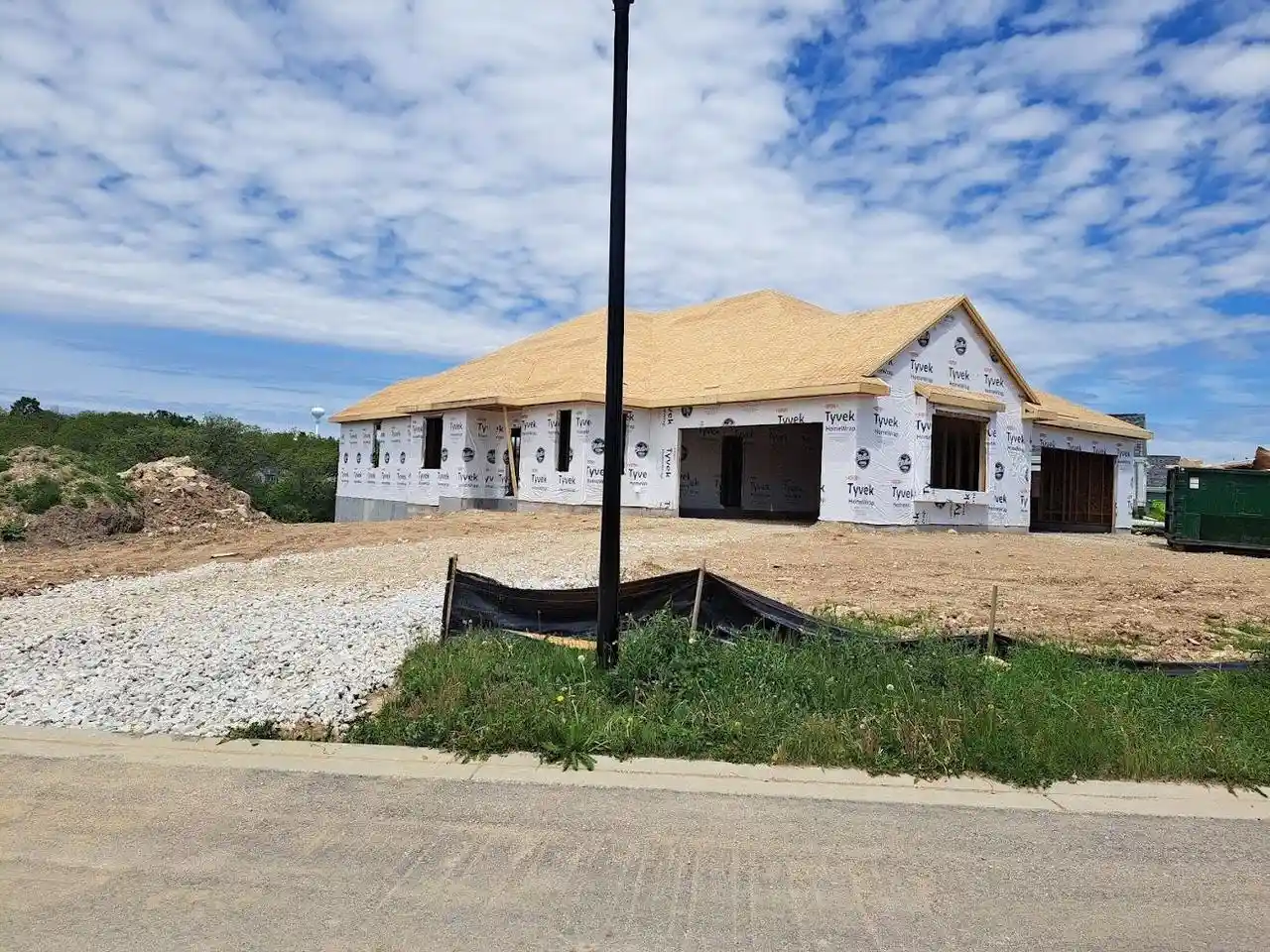 2100-bluestem-dr-dr-12-01-waukesha-wi-53188/hzid_9c548f1b