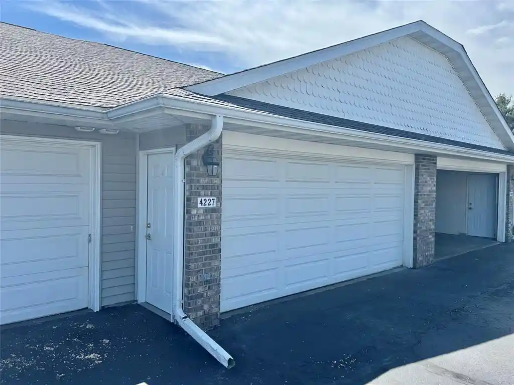 4227-w-robin-meadows-lane-lane-4227-eau-claire-wi-54701/hzid_91f39053