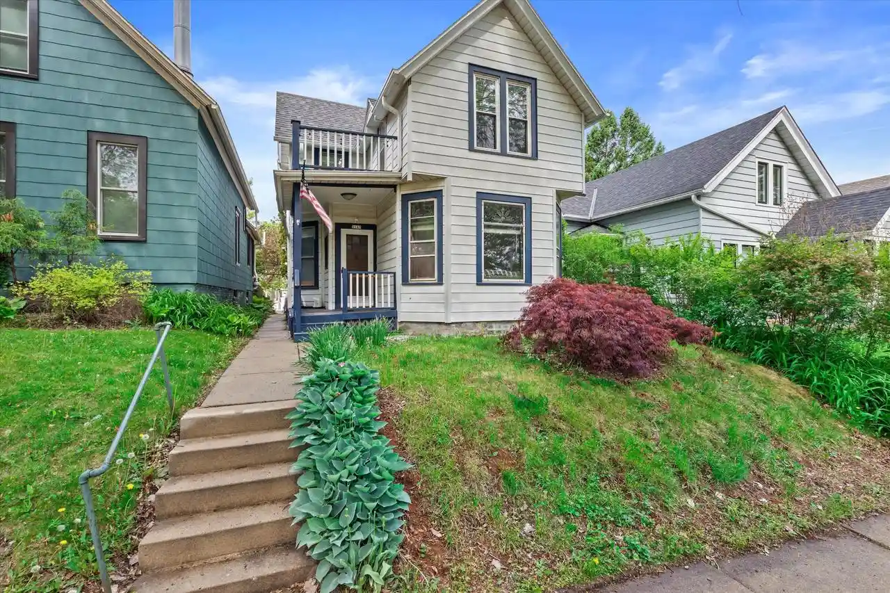 2147-s-mound-street-street-a-milwaukee-wi-53207/hzid_36661af0
