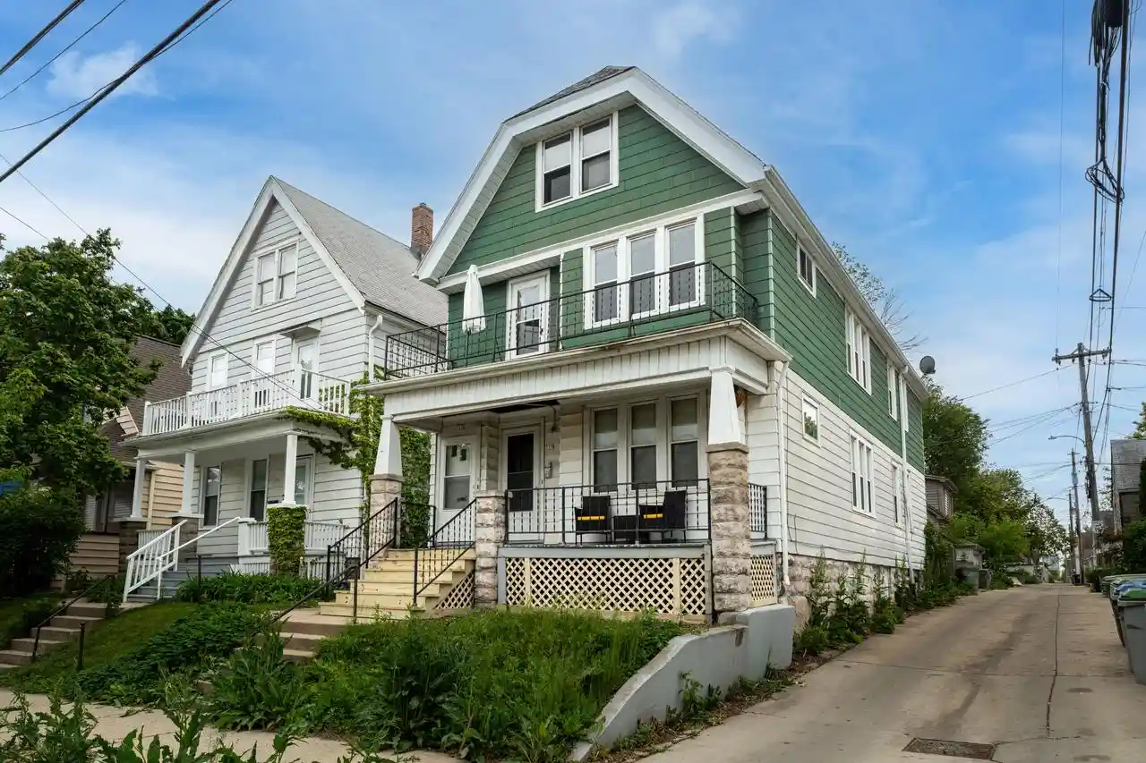719-e-chambers-street-street-721-milwaukee-wi-53212/hzid_bebb51ec