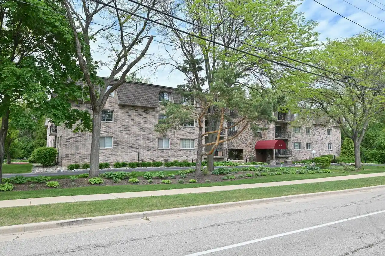 1730-w-green-tree-road-road-104-glendale-wi-53209/hzid_b6013ec9