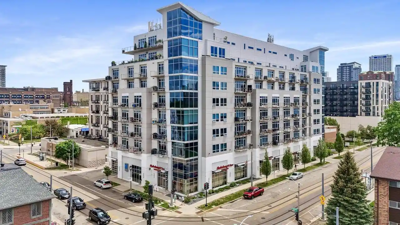 601-e-ogden-avenue-avenue-405-milwaukee-wi-53202/hzid_5a135a91