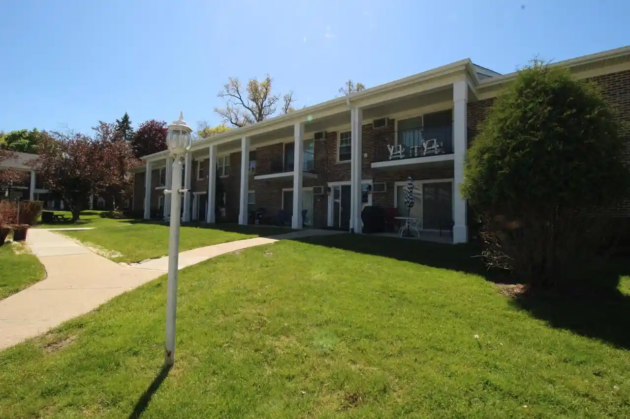 118-evelyn-lane-lane-d-lake-geneva-wi-53147/hzid_1adb1785