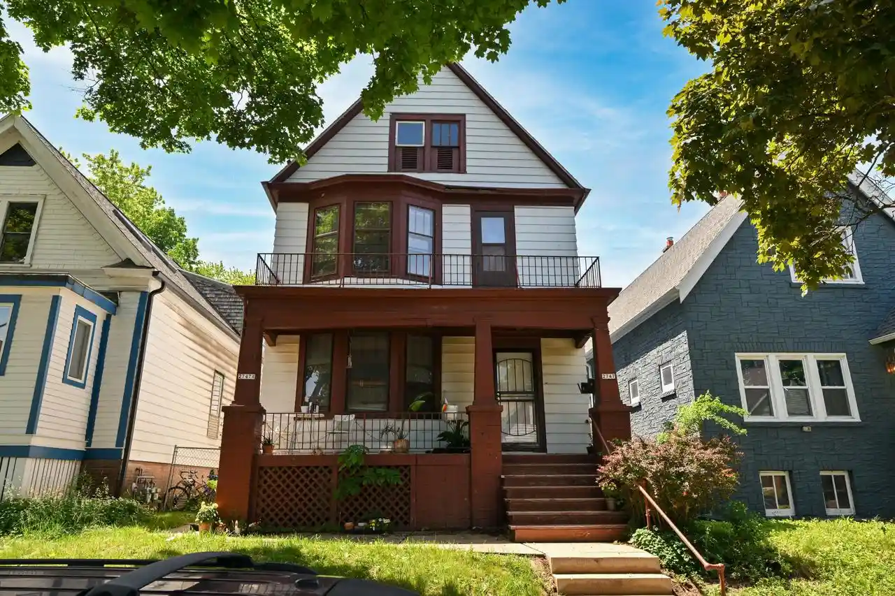 2747-n-bremen-street-street-2747a-milwaukee-wi-53212/hzid_a303de0a