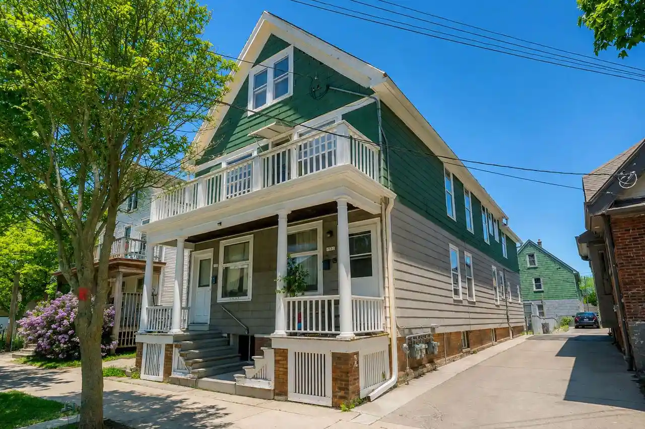 1729-n-warren-avenue-avenue-1731-milwaukee-wi-53202/hzid_774477c4