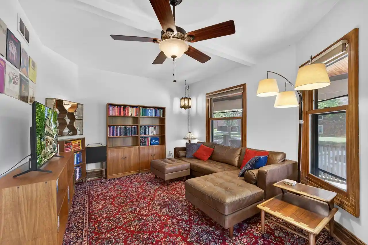 203-w-lloyd-street-street-203-milwaukee-wi-53212/hzid_f6a9d729
