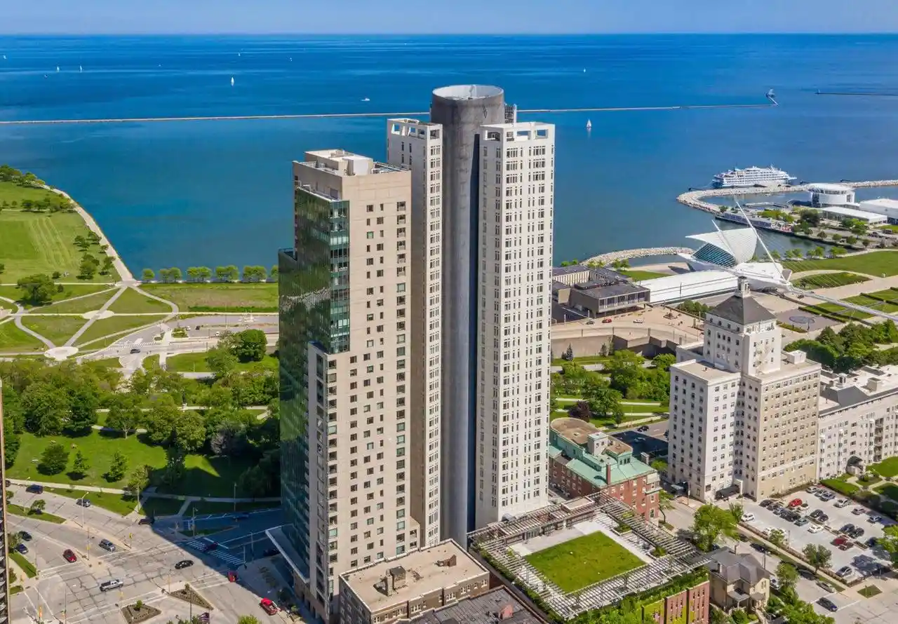 923-e-kilbourn-avenue-avenue-2103-milwaukee-wi-53202/hzid_0232de02