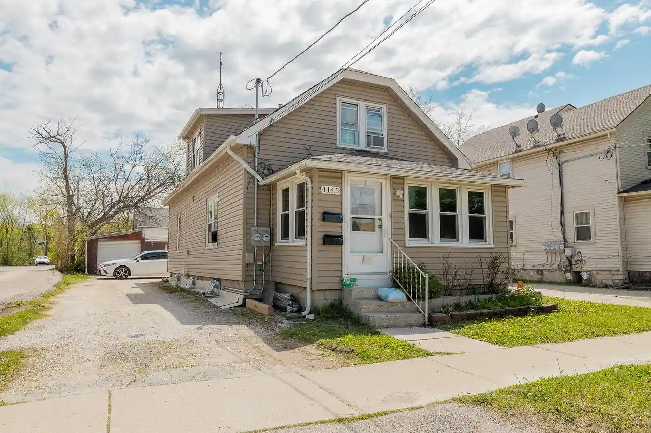 1145-white-rock-avenue-avenue-waukesha-wi-53186/hzid_df642073