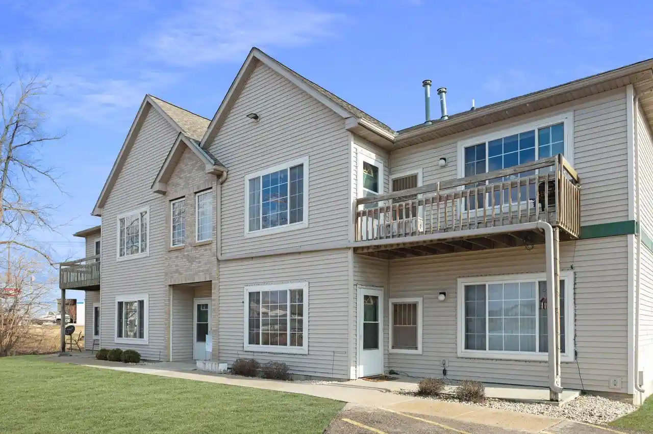 330-e-tyranena-park-road-road-2-lake-mills-wi-53551/hzid_6cb705b5