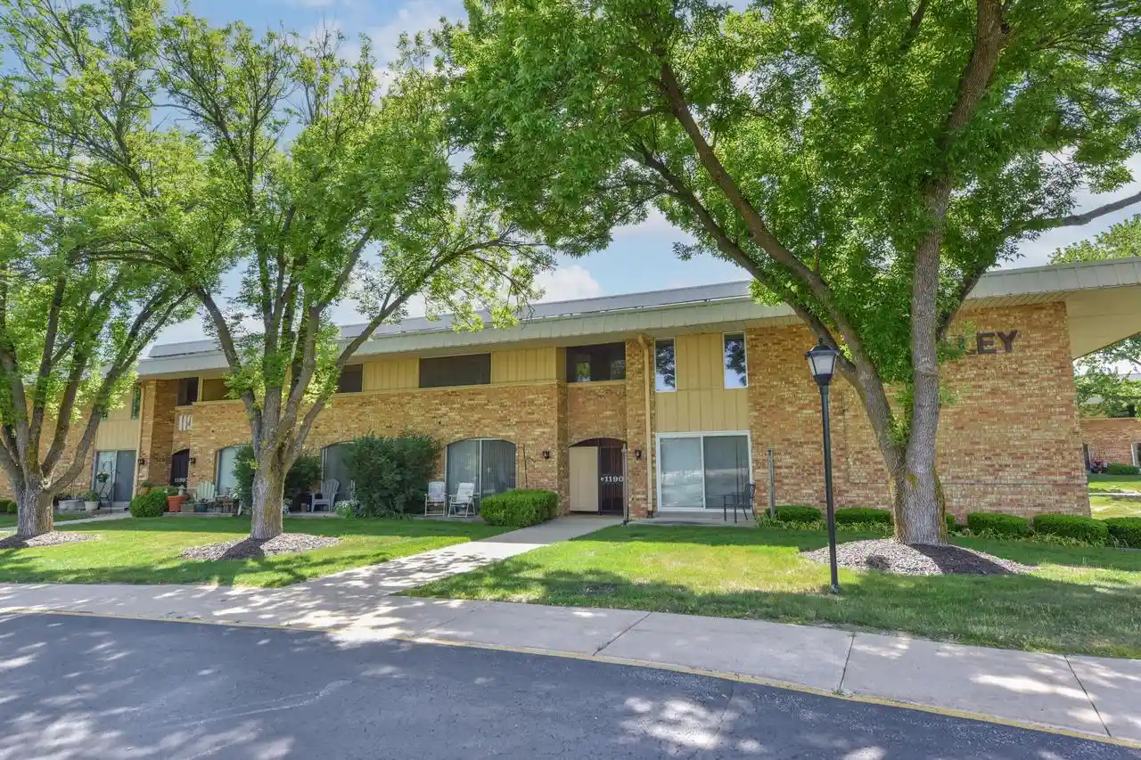 11907-w-appleton-avenue-avenue-20-milwaukee-wi-53224/hzid_6b99541e