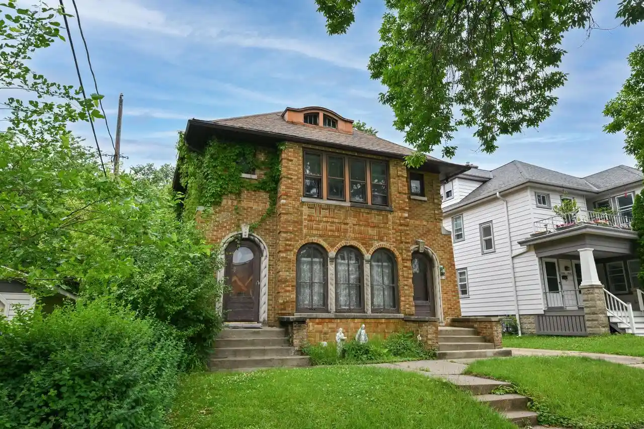 2012-e-newton-avenue-avenue-2014-shorewood-wi-53211/hzid_f82f0dc3