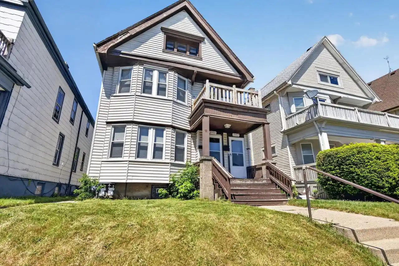 2955-2957-n-holton-street-street-milwaukee-wi-53212/hzid_0ddcf885