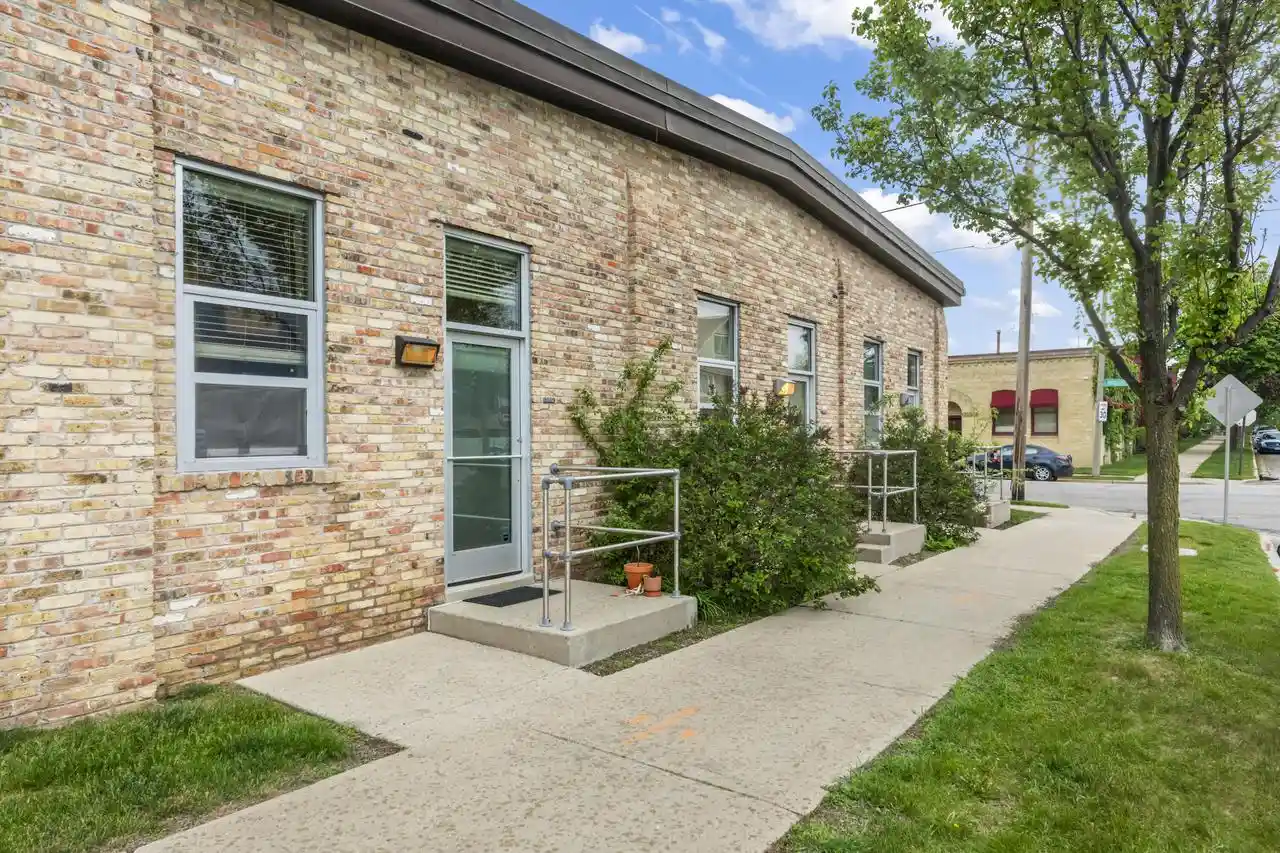 3059-n-weil-street-street-110-milwaukee-wi-53212/hzid_d00d5678