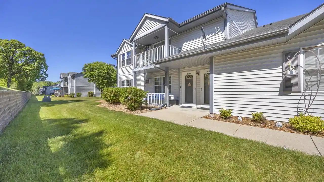 350-auburn-meadows-court-court-d-campbellsport-wi-53010/hzid_8b2bca1b