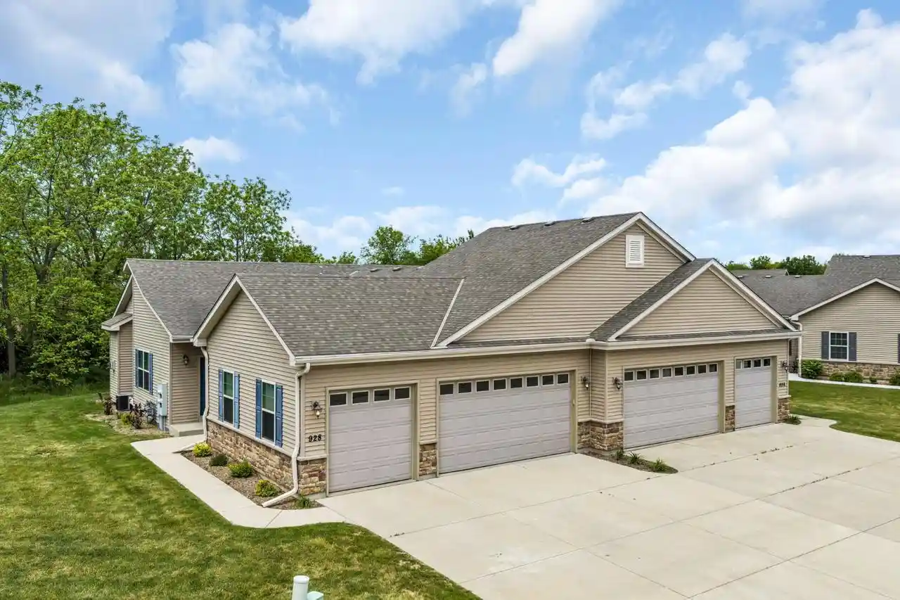 928-langdon-court-court-928-mount-pleasant-wi-53406/hzid_edd4092a