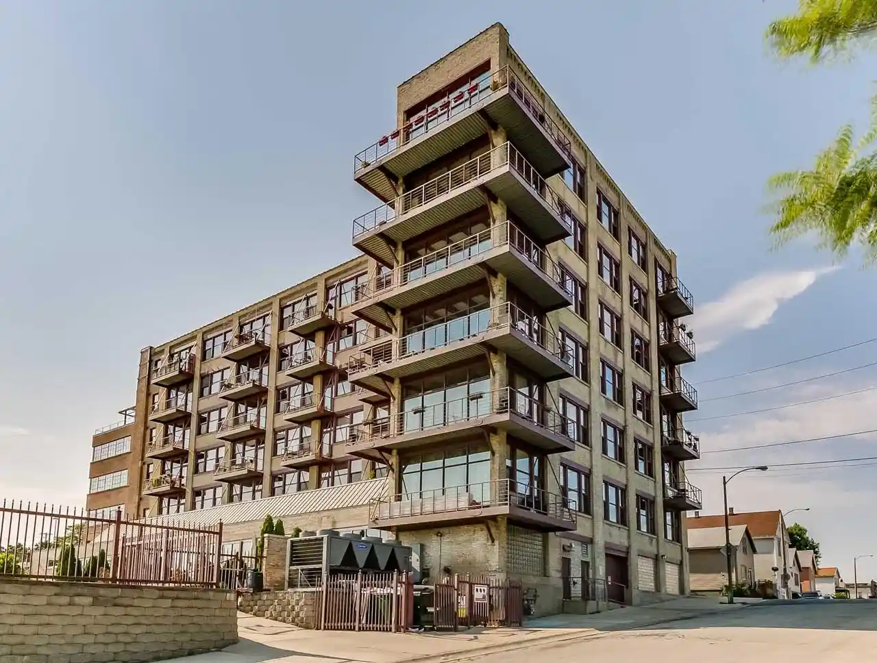 215-w-maple-street-street-607-milwaukee-wi-53204/hzid_7d71cff4