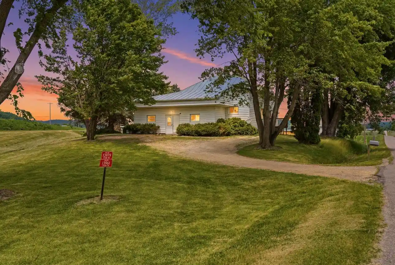 13979-fedora-road-road-sparta-wi-54656/hzid_18cb31e5