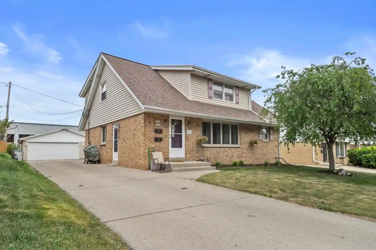 5031-s-26th-street-street-5033-milwaukee-wi-53221/hzid_610d3f58