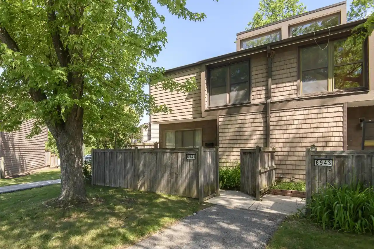 6941-w-glenbrook-road-road-3-milwaukee-wi-53223/hzid_c6a1a01e