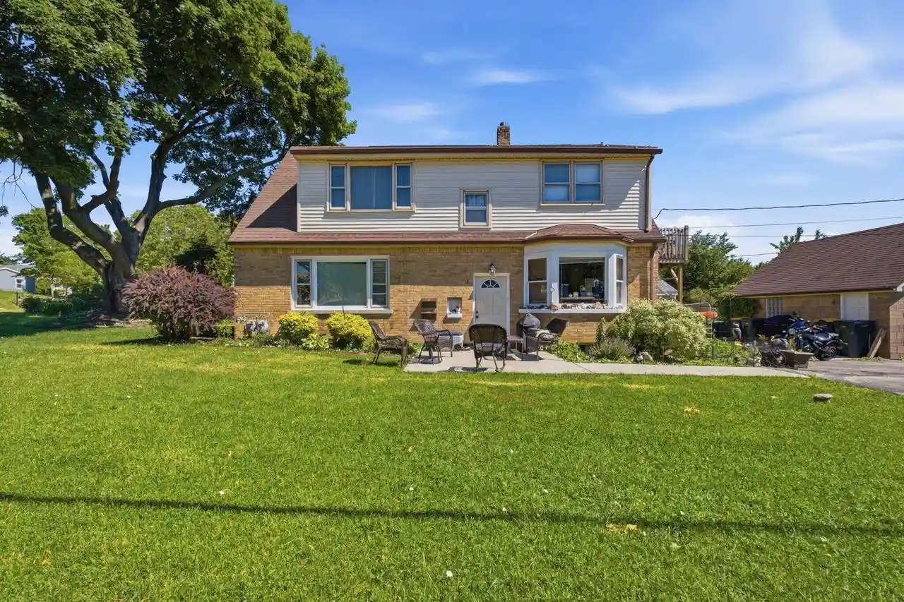 2470-s-92nd-street-street-2472-west-allis-wi-53227/hzid_6da4dc53