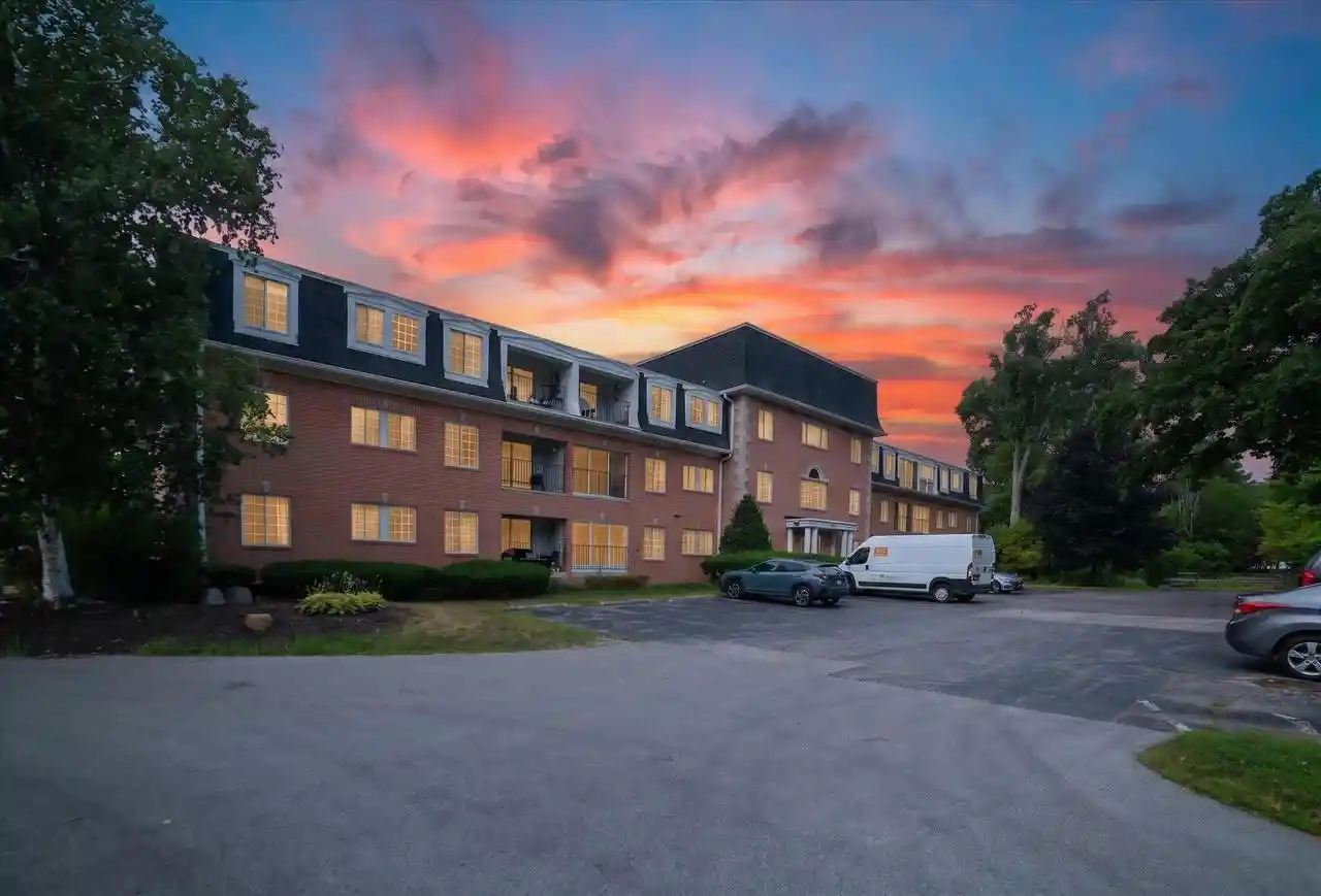 12980-w-bluemound-road-road-105-elm-grove-wi-53122/hzid_ab425f17