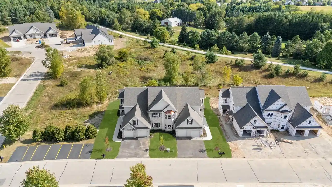 1792-horseshoe-lane-lane-425-2-slinger-wi-53086/hzid_82c9f9fe