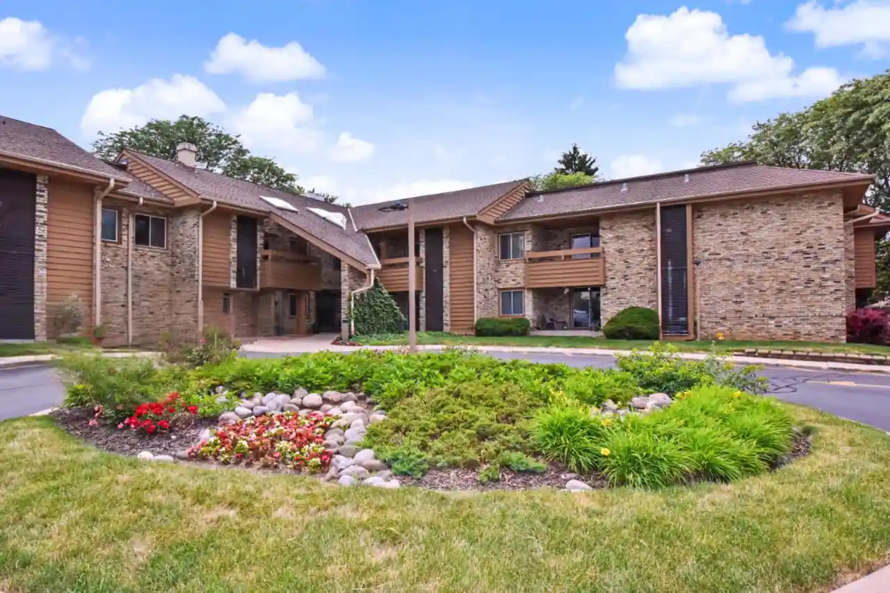 2101-w-good-hope-road-road-111-glendale-wi-53209/hzid_dd76edaa
