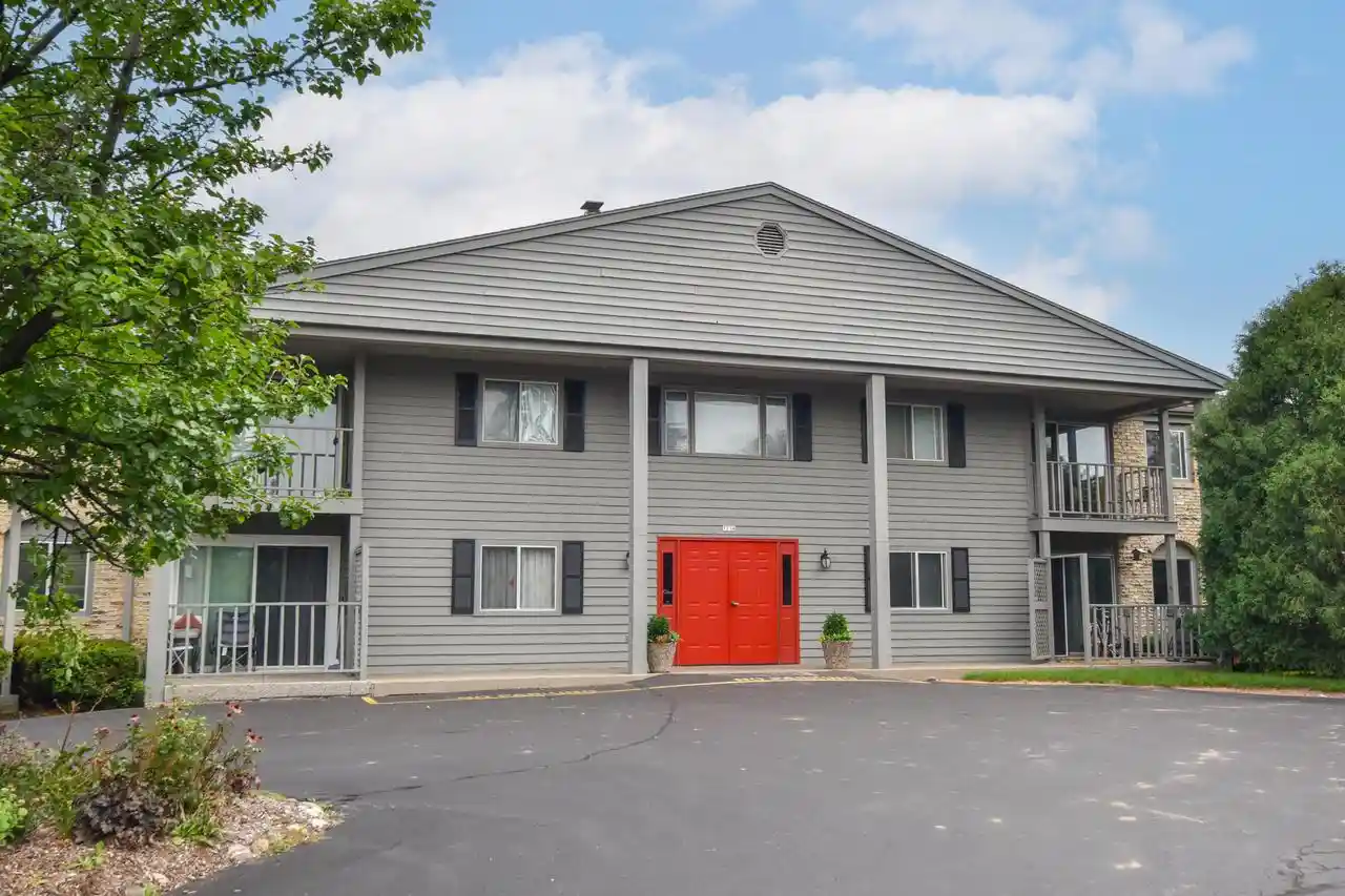 7234-n-green-bay-avenue-avenue-105-glendale-wi-53209/hzid_8ae6fb6b