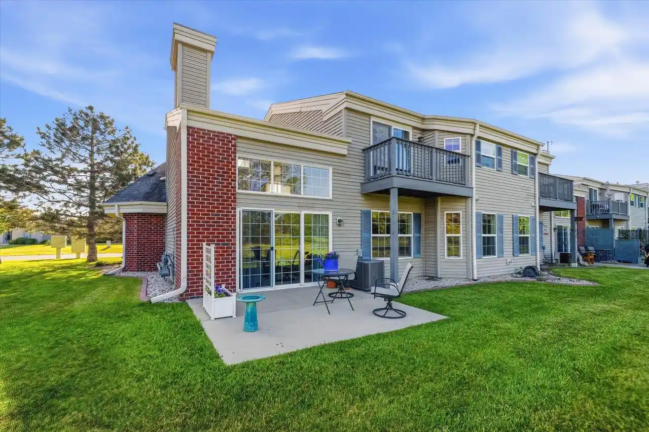 n16w26512-golf-view-lane-lane-h-pewaukee-wi-53072/hzid_81a51616