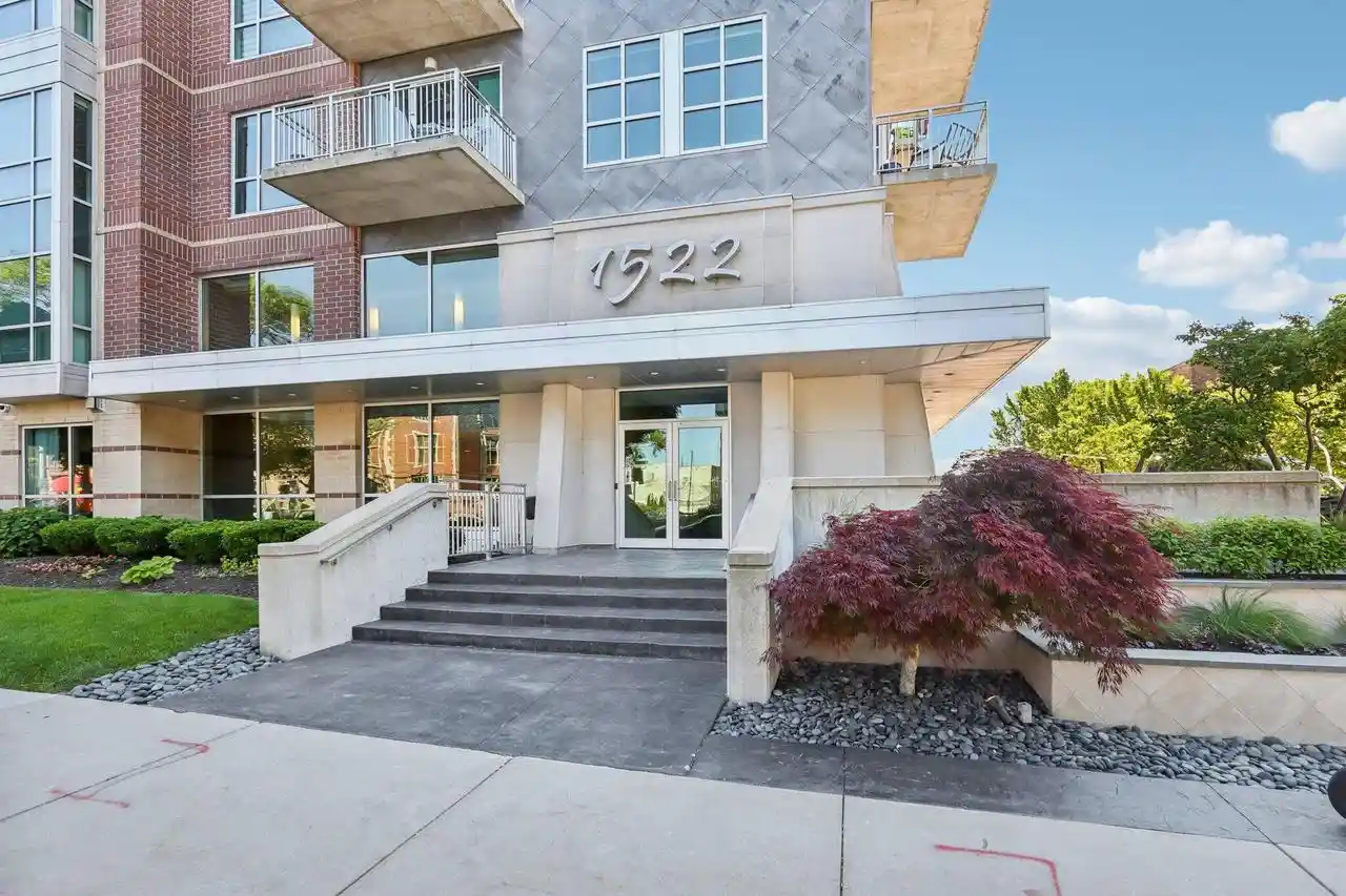 1522-n-prospect-avenue-avenue-303-milwaukee-wi-53202/hzid_d9b9522b