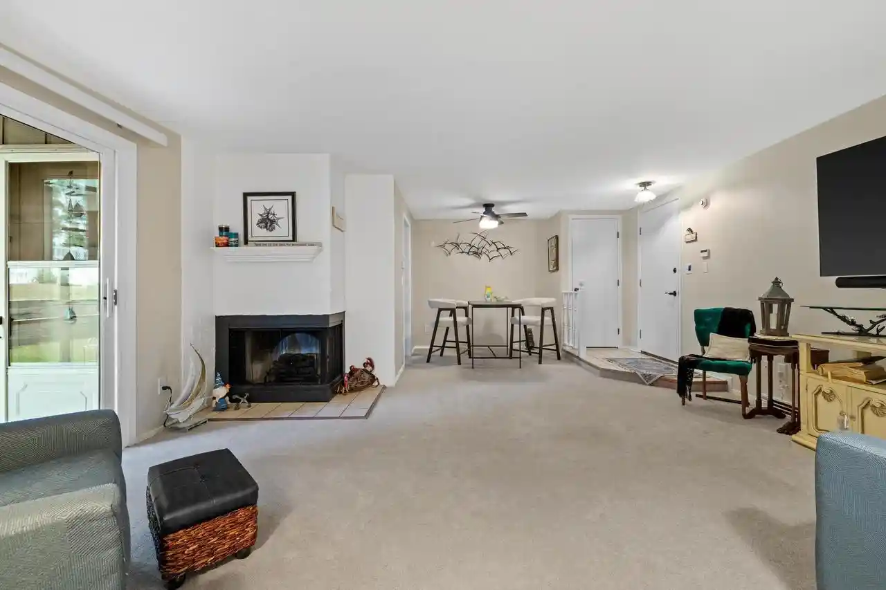 950-woodridge-court-court-5b-lake-geneva-wi-53147/hzid_15bde122