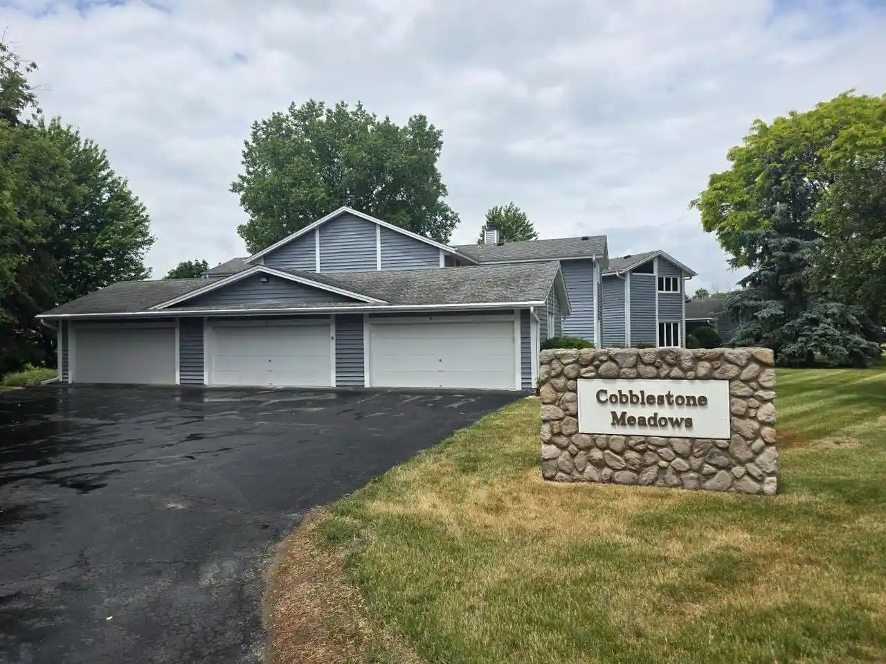 w157n11457-hilbert-lane-lane-b-germantown-wi-53022/hzid_a6bb8079