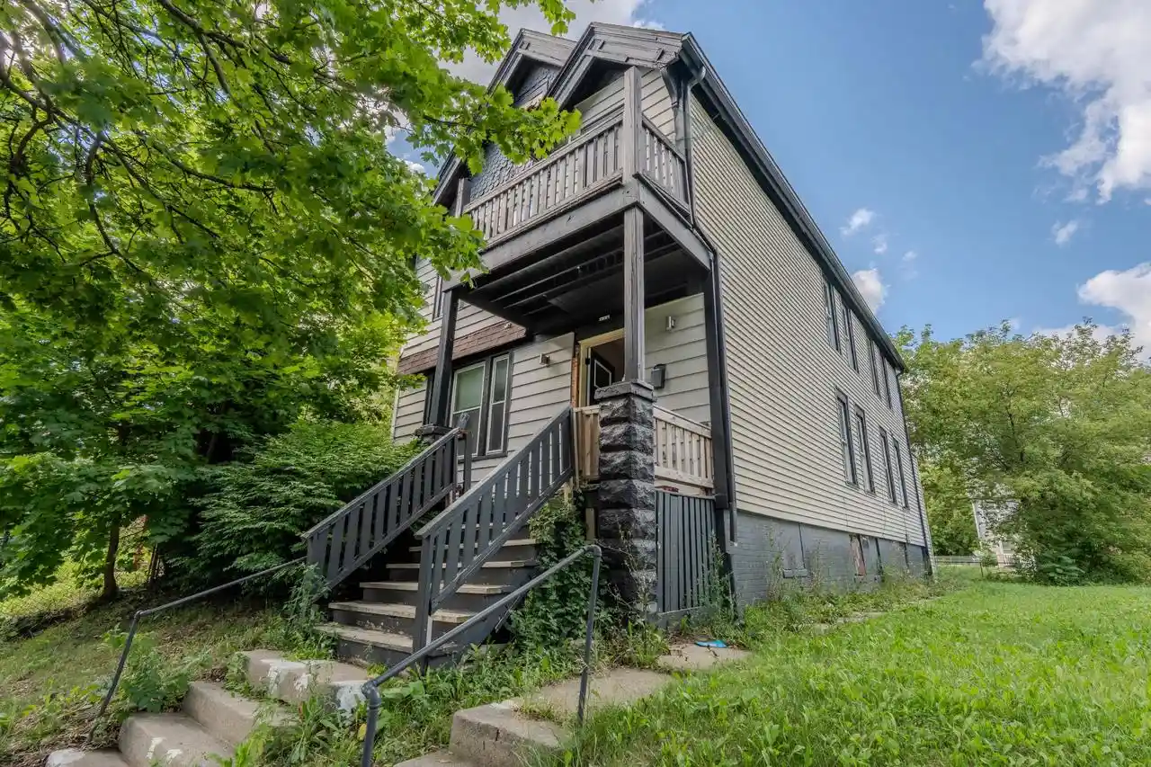 908-w-hadley-street-street-908a-milwaukee-wi-53206/hzid_025a07c7