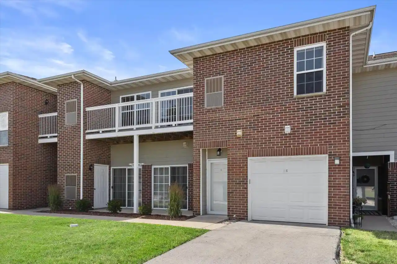 6746-100th-pl-pl-e-pleasant-prairie-wi-53158/hzid_a7ec1052