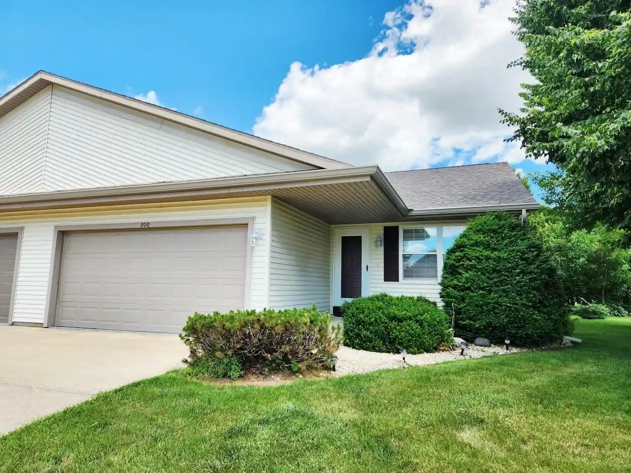 200-s-water-street-street-lomira-wi-53048/hzid_d85e834a