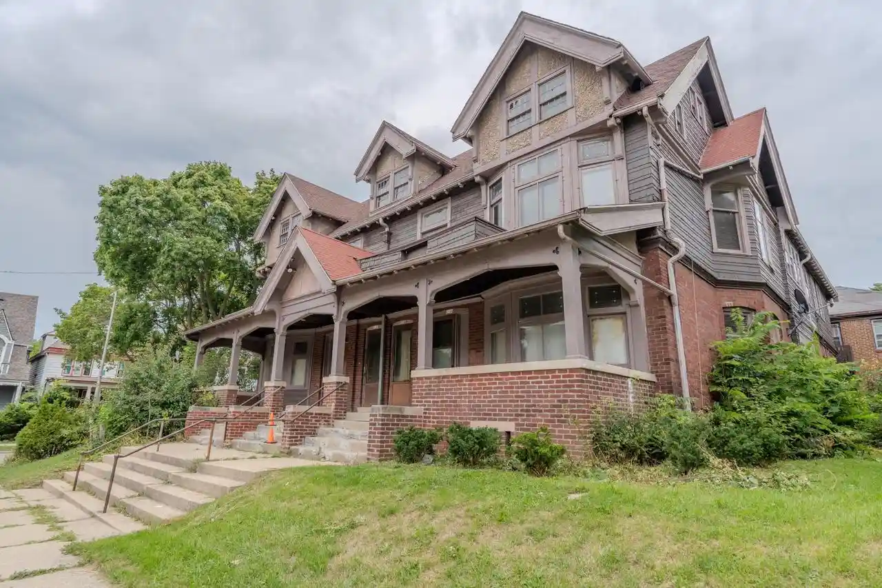 1144-n-33rd-street-street-1150-milwaukee-wi-53208/hzid_250eeda1
