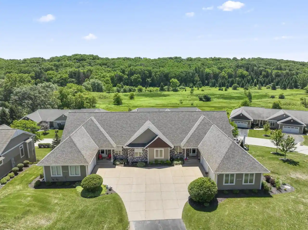w314n352-lara-lane-lane-402-delafield-wi-53018/hzid_48fd53c9