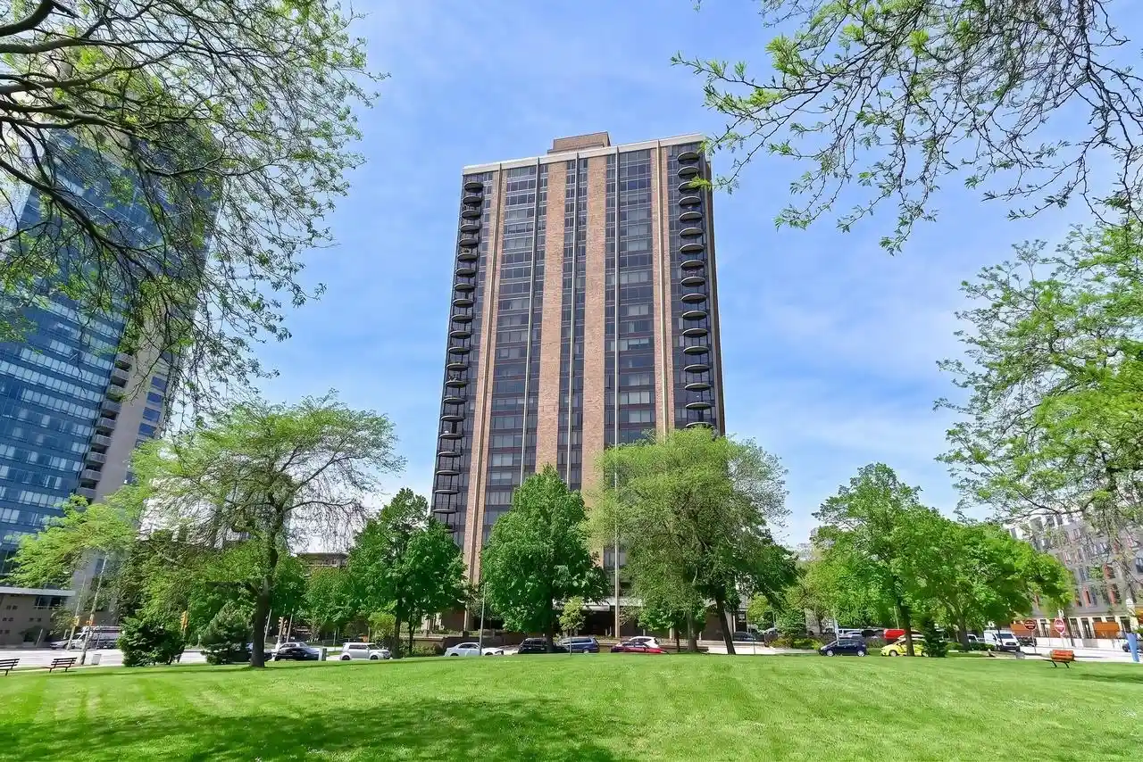 929-n-astor-street-street-403-milwaukee-wi-53202/hzid_78c2eff7