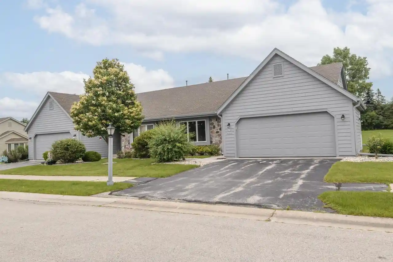 w178n9858-riversbend-circle-e-circle-e-d-95-germantown-wi-53022/hzid_9200f47f